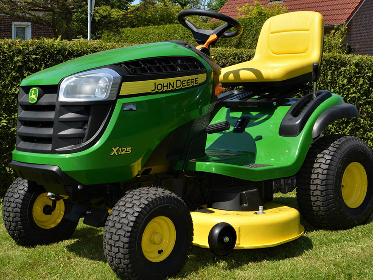 Makes of ride on lawn online mowers